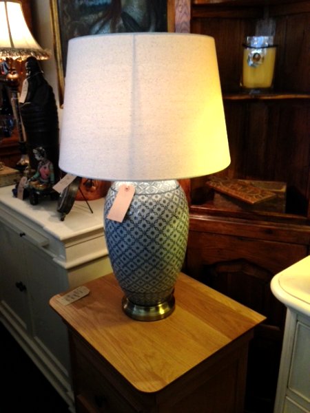 Edison Vintage Lighting Blue Lattice Patterned Ceramic Jar Table Lamp with Shade