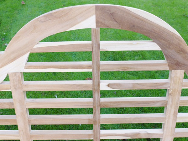 Marlboro Teak Garden Bench - Close up image of the teak finish