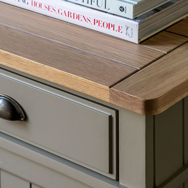 Harvest Direct Harrow Contemporary Prairie Painted / Oak 2 Door Sideboard - Close up image showing the finish on the sideboard and a metal drawer handle