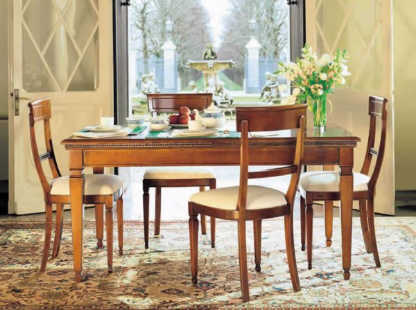 Le Fablier I Ciliegi Tulipano rectangular dining table with Violetta padded dining chairs